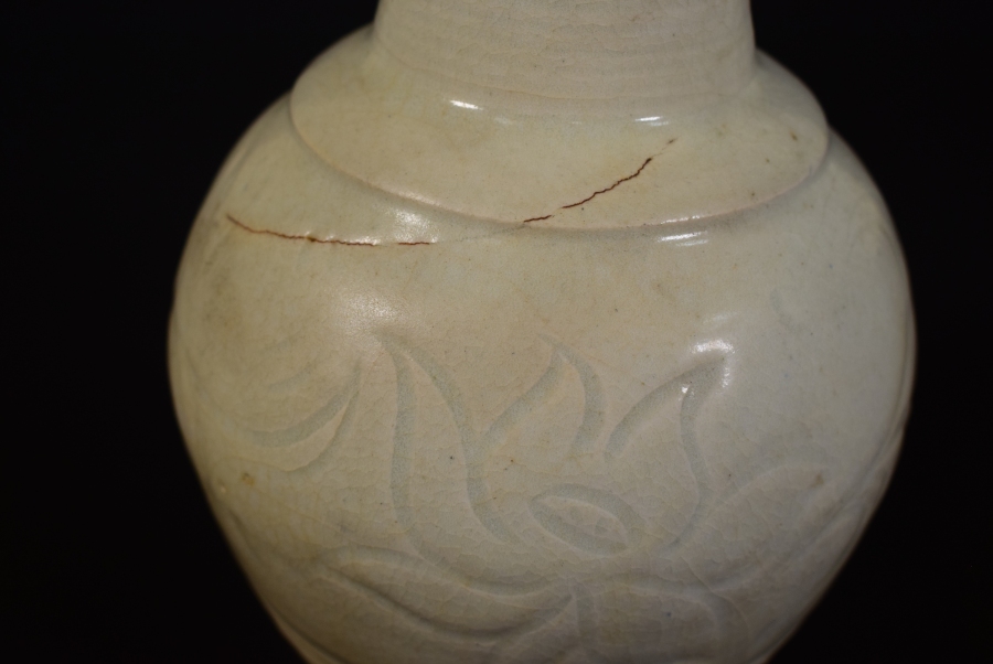 本物保証】 【和】(6640) 中国古玩 白磁花文陰刻花生 花瓶 宋白磁 唐物